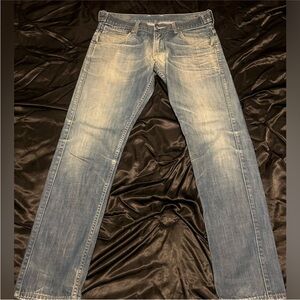 Like new Levi’s Jeans Men’s 34 x 34 classic blue washed denim